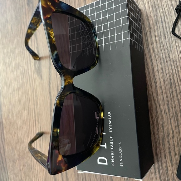 DIFF sunglasses - Picture 4 of 8